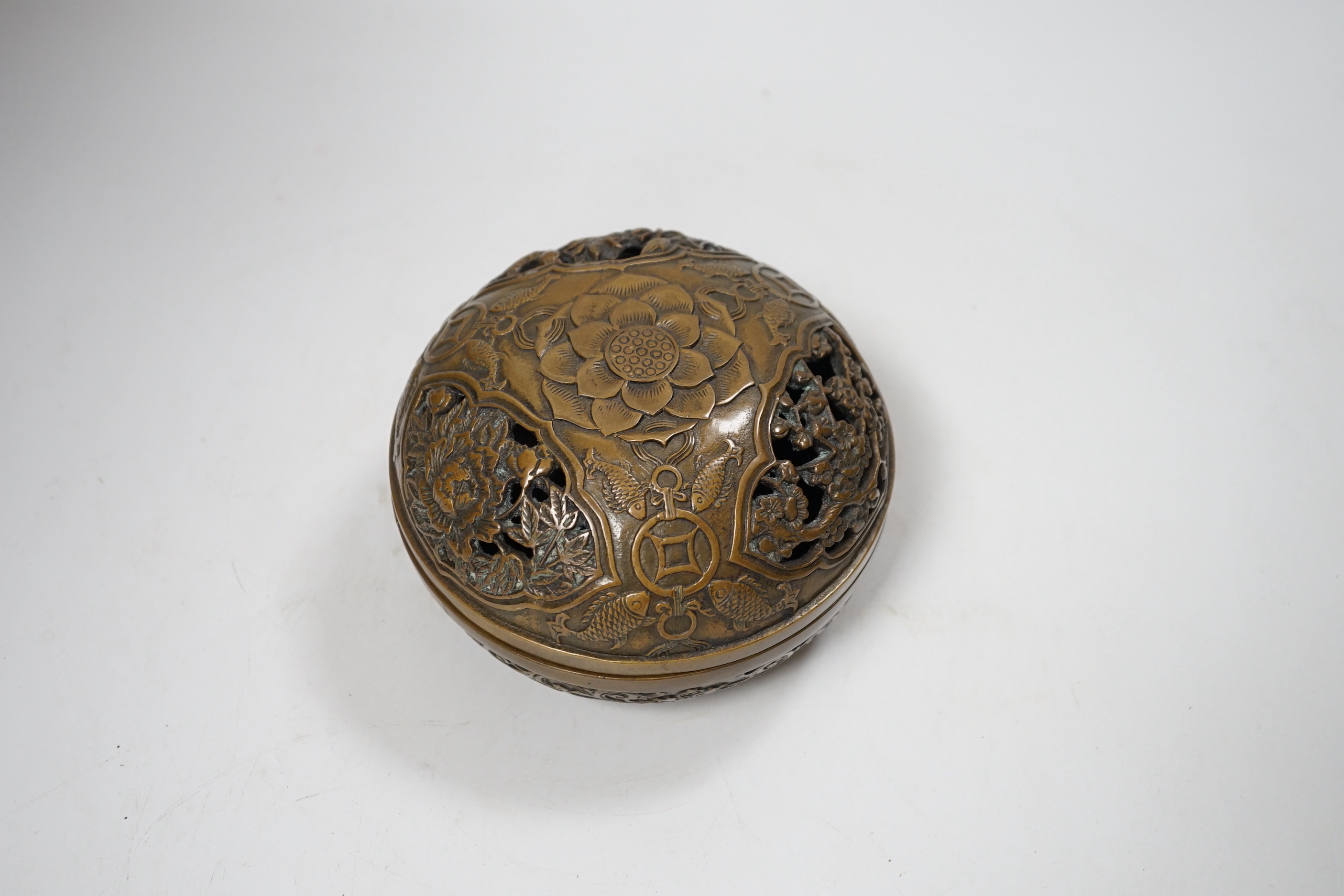 A Chinese circular cast bronze censer, 13.5cm diameter